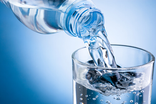 Ciepła woda – dlaczego warto ją pić regularnie?